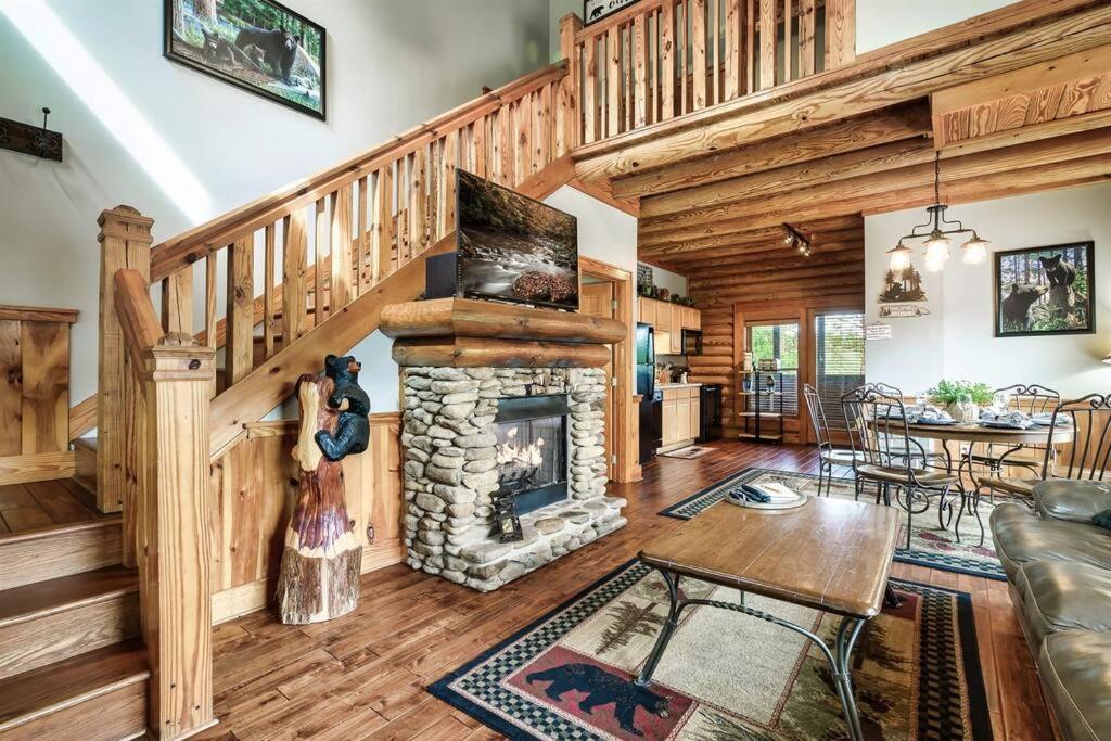 2 Miles From Dollywood Family Resort With Seasonal Outdoor Swimming Pool, Year Around Heated Indoor Swimming Pool, Townhome Style Cabin, Private Hot Tub, Arcade, Tv, Wifi, Kitchen With Refrigerator, Washer And Dryer Pigeon Forge Exterior foto