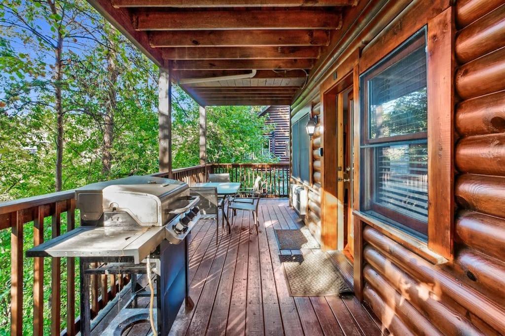 2 Miles From Dollywood Family Resort With Seasonal Outdoor Swimming Pool, Year Around Heated Indoor Swimming Pool, Townhome Style Cabin, Private Hot Tub, Arcade, Tv, Wifi, Kitchen With Refrigerator, Washer And Dryer Pigeon Forge Exterior foto